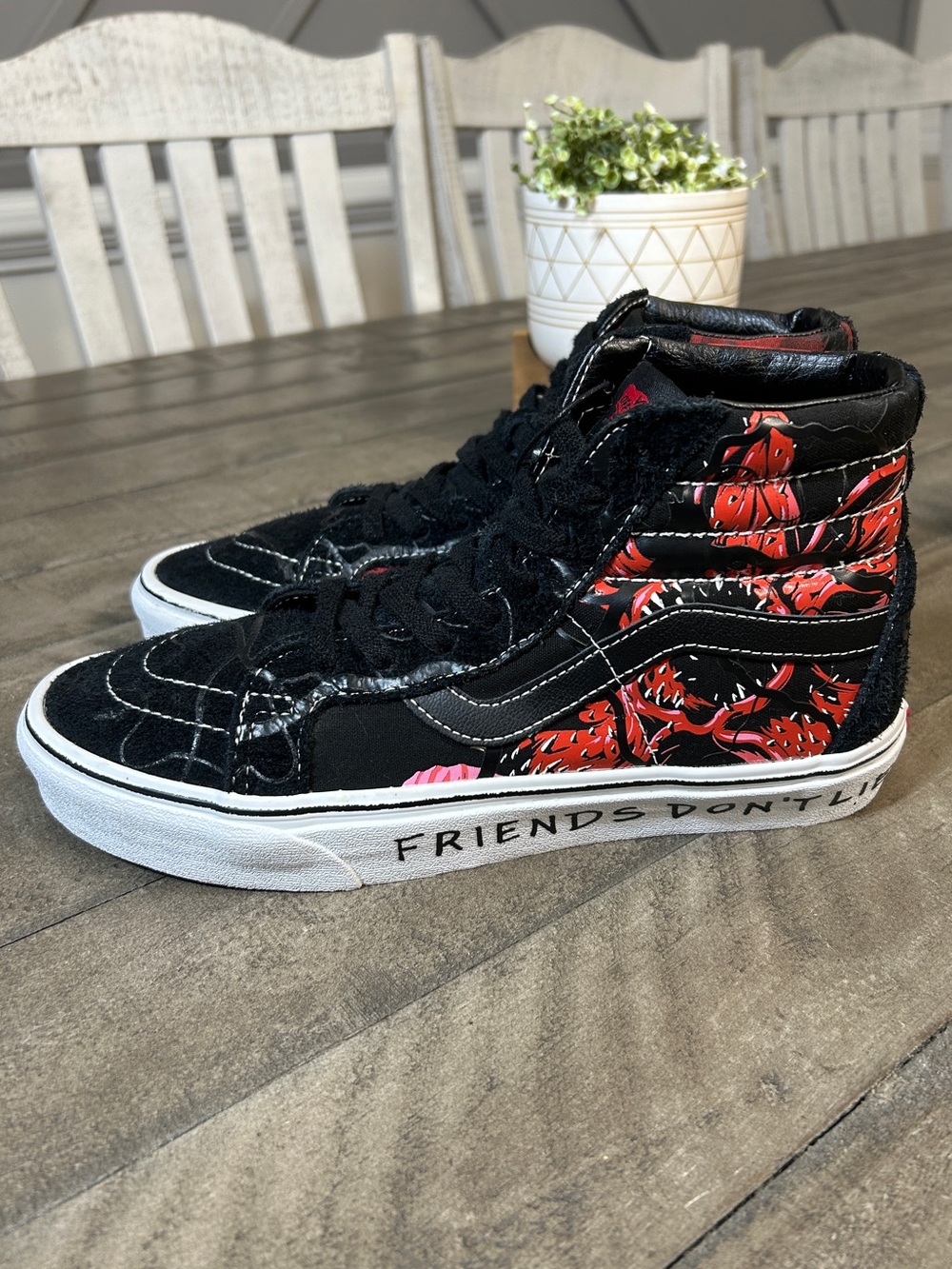 Vans x Stranger Things Sk8-Hi Upside Down Women’s 9.5 "Friends Don't Lie"